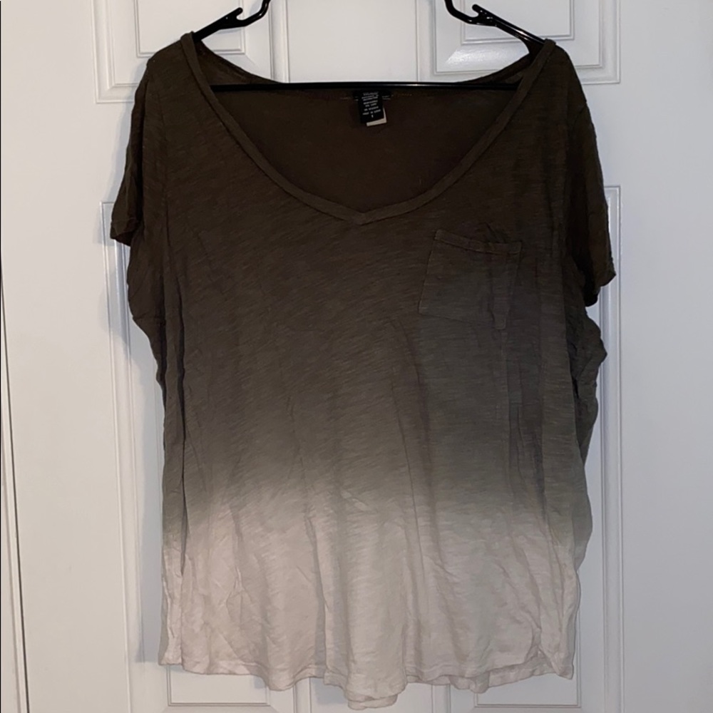 TORRID GREEN AND WHITE OMBRE TSHIRT SIZE 1